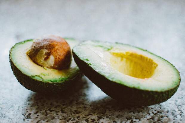 Употребление авокадо снижает тягу к вредной пище и помогает похудеть
