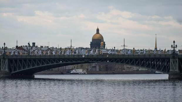 Турэксперт Орлова: туристам стоит учитывать погоду и очереди в Петербурге в мае