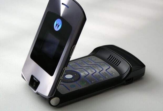 Телефон-раскладушка Motorola RAZR