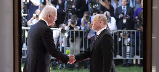 «Коммерсант» узнал возможные сроки личной встречи Путина и Байдена