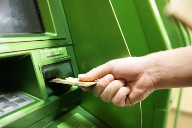 В Тульской области на каждого жителя приходится в среднем три банковские карты