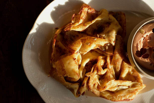 Блины с паштетом и вишнёвым муссом