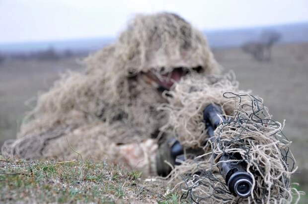 КП: Десантники показали кадры ночной охоты на матерого снайпера ВСУ