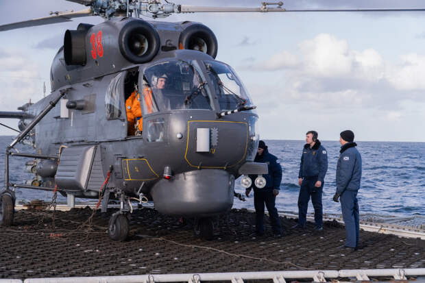 Корабельные вертолётчики фрегата «Адмирал Горшков» провели полёты в Атлантике