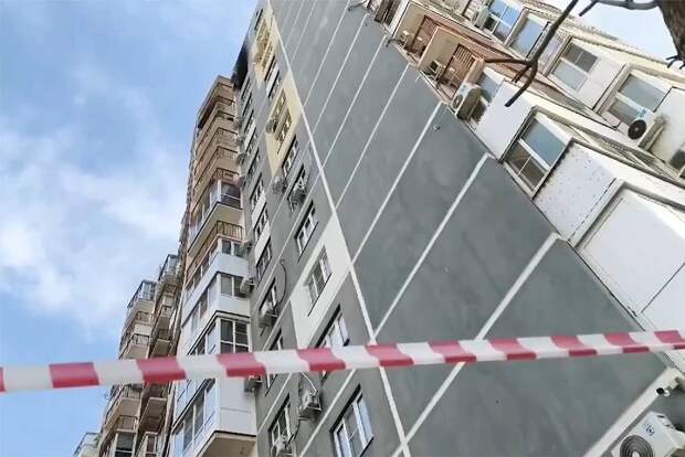 Стало известно о попадании обломков БПЛА на еще одну многоэтажку в регионе России