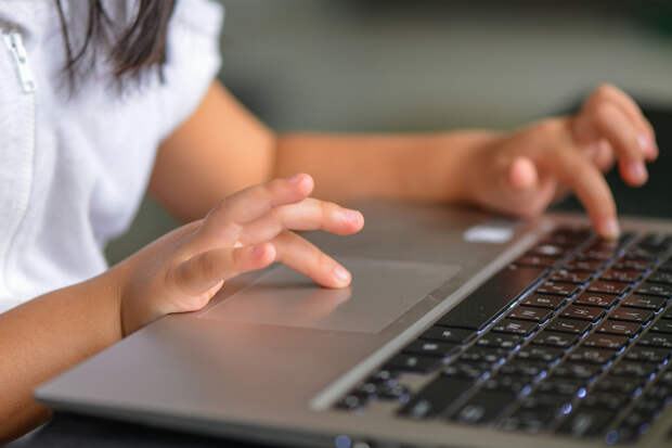 Кричавшей от боли трехлетней девочке поставили диагноз благодаря соцсетям