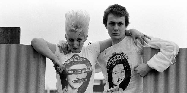 Рвали и метали: мода на raw edges — от Кристобаля Баленсиаги до Simone Rocha