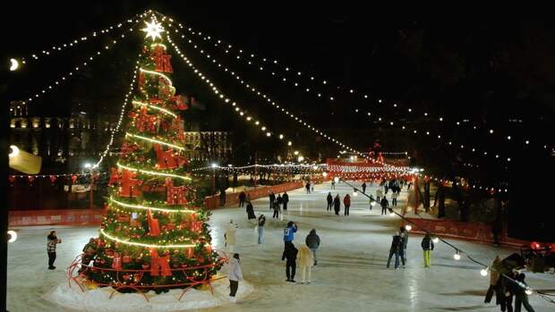 Финал сериала "Ландыши. Вторая весна" отметили праздником на катке Болотной площади