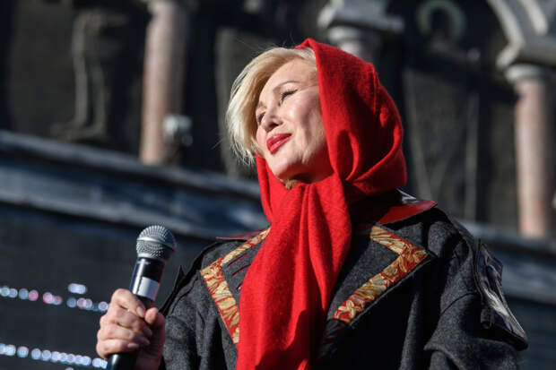 Цыганова поддержала идею отдать ей песни Пугачевой