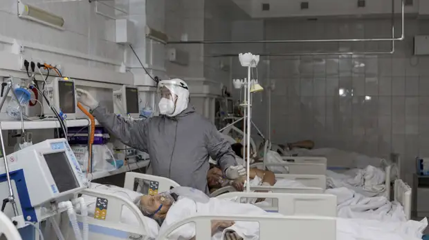 Песков: в плане пандемии 2022 год ничего радужного не сулит