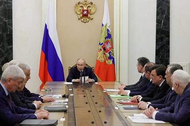 Путин: Россия переживает переломный исторический момент