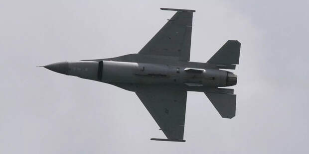 Американский истребитель F-16 представлен на Международном аэрокосмическом салоне Сингапур Аэрошоу 2008 - ИноСМИ, 1920, 04.08.2025