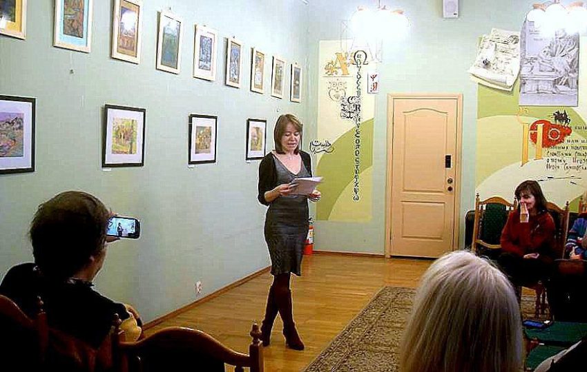 «Меж миром и игрушкой»: в библиотеке на Усиевича открылась новая экспозиция