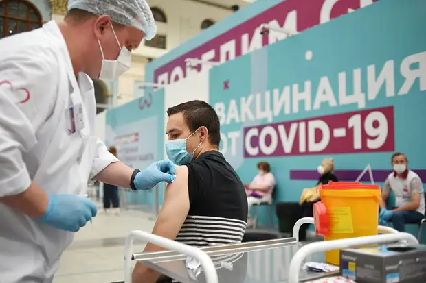 «С учётом эпидемиологической ситуации»: Минобрнауки рекомендует перевести непривитых студентов на удалённое обучение