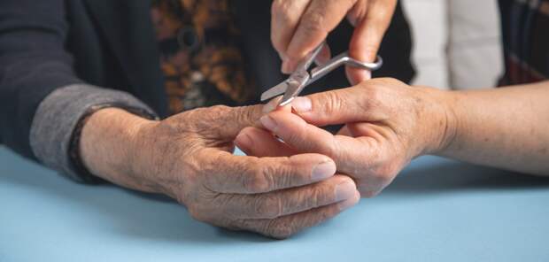 Грибковые ногти душевнобольных пациентов интерната в Кузбассе пилили в местах сдачи крови