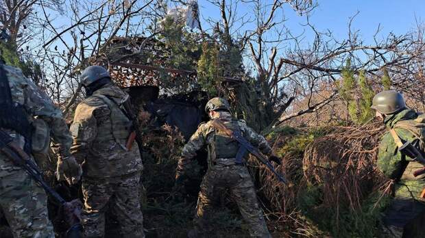 Расчеты гаубиц Д-30 уничтожили танк, замаскированные блиндажи и живую силу ВСУ