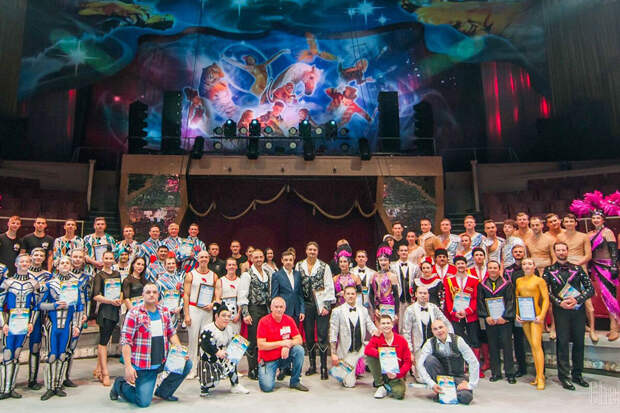 Артисты Большого московского цирка выступили в Луганске