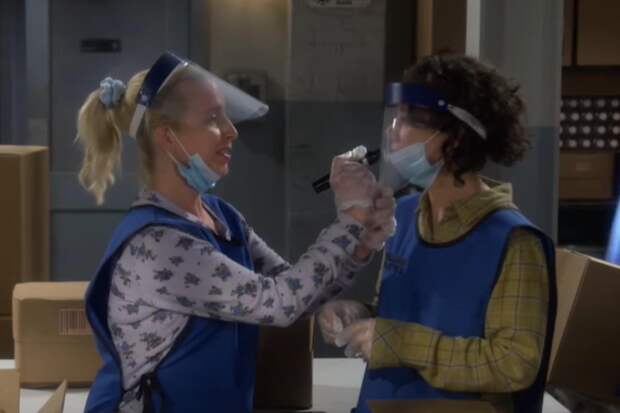 Lecy Goranson and Sara Gilbert, The Conners | Photo Credits: ABC