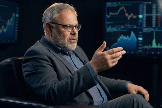 “Душ по 20”: Михаил Хазин объяснил, как чиновники строят новую феодальную систему