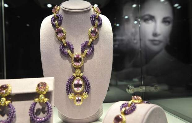 7 знаменитых обладательниц самых известных коллекций ювелирных украшений