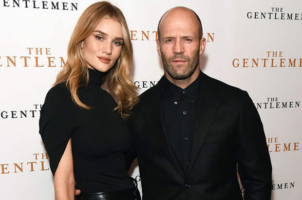 Рози Хантингтон-Уайтли и Джейсон Стэтхем, Хью Грант и другие на показе фильма "Джентельмены" в Лондоне