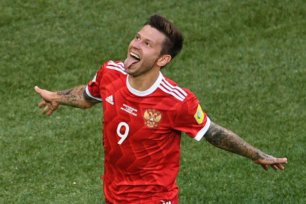 Суд прекратил уголовное дело в отношении Смолова об избиении в "Кофемании"