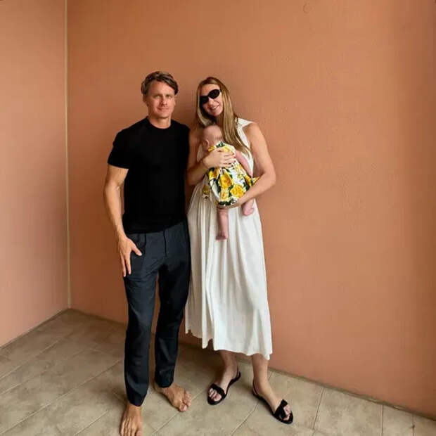 Дарья Веледеева с мужем Леонардо и дочерью