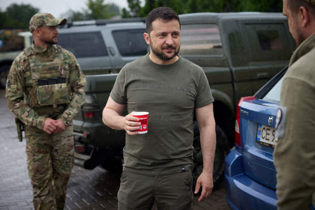 CNN: Зеленский начинает день в 4 утра и пьет много кофе