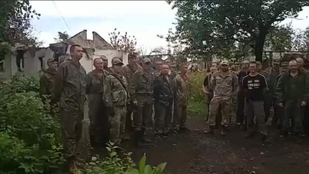 Мобилизация на Украине выгребает всех мужчин. Им запретили выезд из страны. Естественно, картина «всенародного...