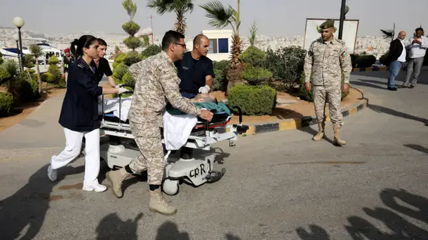 В Иордании при нападении с ножом пострадали восемь человек