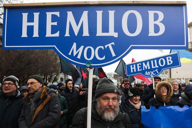 Участники марша памяти политика Бориса Немцова, приуроченного к пятой годовщине убийства политика, от Страстного бульвара до проспекта Академика Сахарова. Фото: Сергей Фадеичев/ТАСС