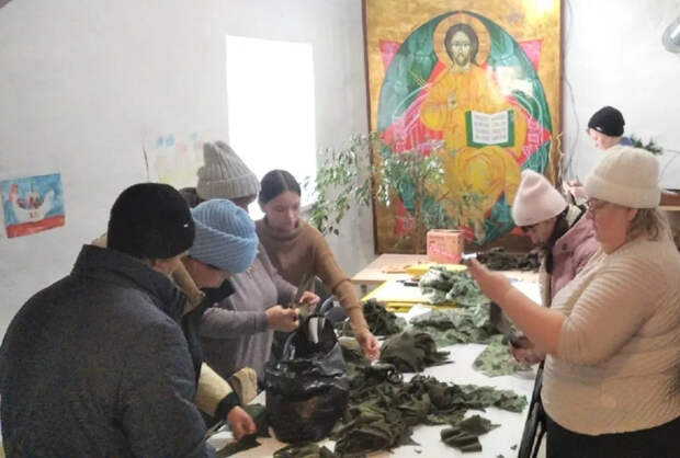 Прийти в храм и присоединиться к плетению сетей могут все желающие – специальные навыки для этого не требуются. Фото предоставлено Андреем Масловым.