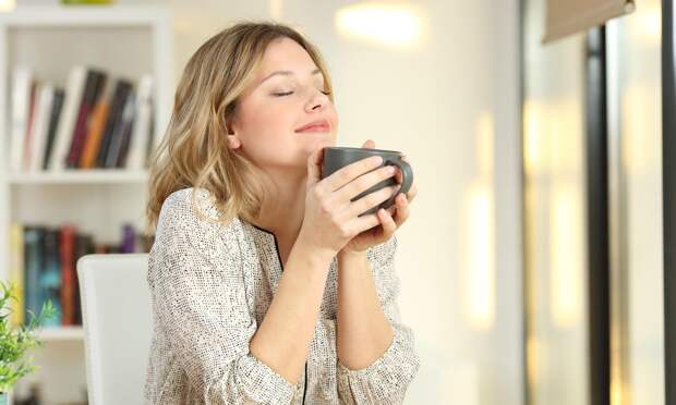 Чем опасна зависимость от чая, рассказал невролог Мячин