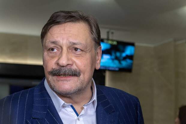 Скандальный звезда «Кухни» столкнулся с финансовыми проблемами и захотел обратно в Россию