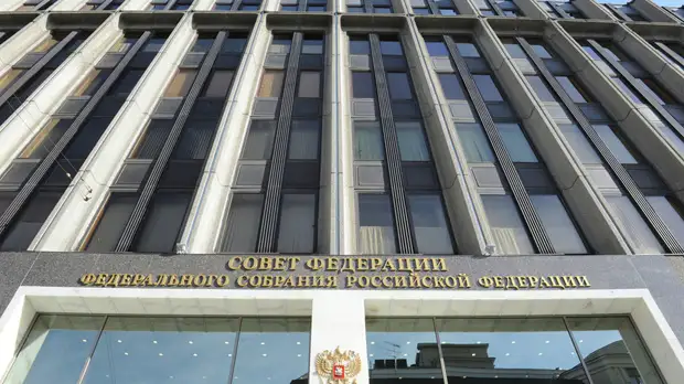 В Совфеде прокомментировали штрафы за несоблюдение дистанции в транспорте