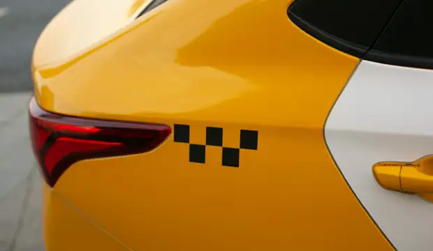 Таксист, который сбил на Гончарной инспектора во время патрулирования улиц, получил свой приговор