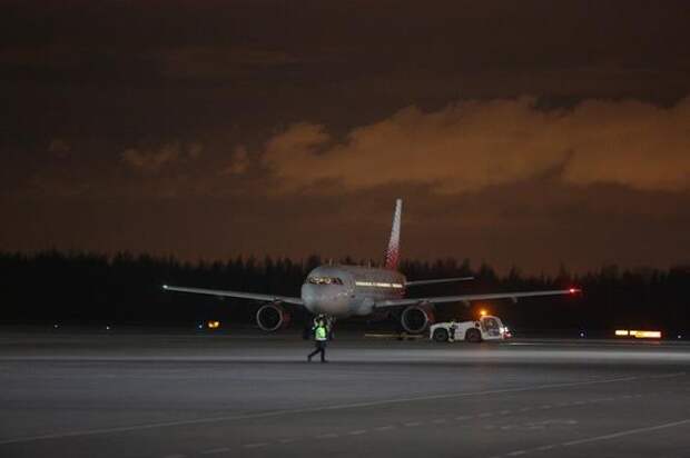 В аэропорту Пулково бизнес-джет столкнулся с Sukhoi Superjet 100 «России»