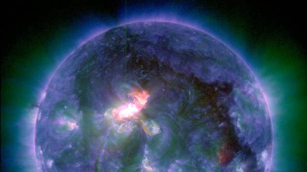 Врач назвал главные способы защиты от влияния солнечных вспышек