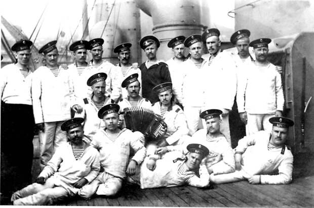 Моряки на "Варяге" в 1916 году