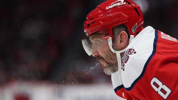 Жена Овечкина показала реакцию арены «Вашингтона» на 1000-ю шайбу российского хоккеиста в НХЛ