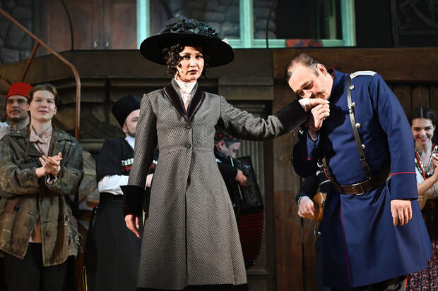 Во МХАТе пожаловались на творческий простой при Кехмане