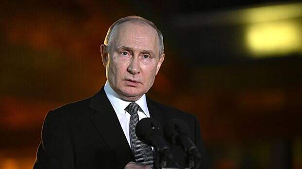 Путин вылетает из ОАЭ в Саудовскую Аравию