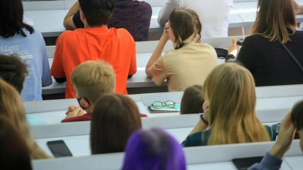 Депутаты предложили запретить вузам повышать цены на образование выше уровня инфляции