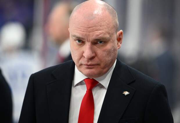 Главный тренер клуба КХЛ назвал журналиста на пресс-конференции педофилом