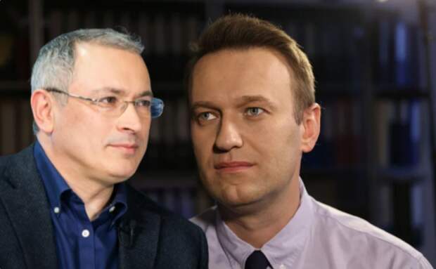 «Чисто английское убийство» - кто решил разыграть смертельную драму с Навальным