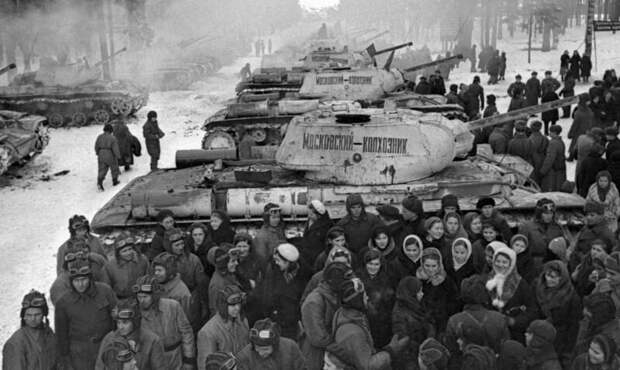 Передача танковой колонны "Московский колхозник". Фото из открытого доступа.