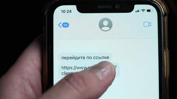 Мошенники крадут данные ветеранов через поддельные приглашения на парад Победы