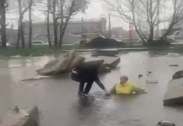 Последствия потопа в Дагестане: дорога между Махачкалой и Дербентом под водой