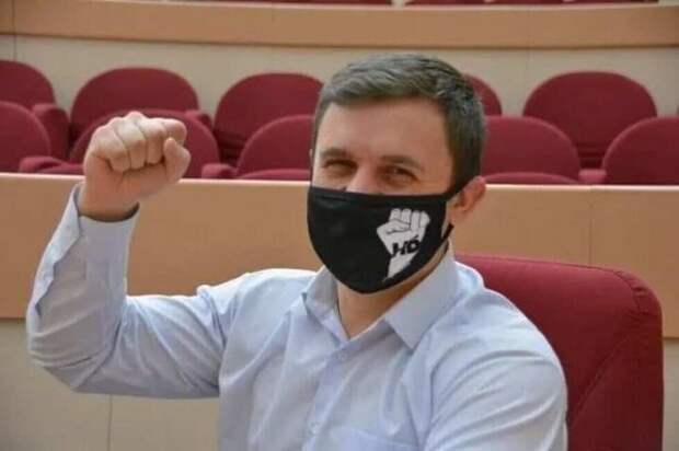 Звезду YouTube, депутата-коммуниста Бондаренко подозревают в незаконном обогащении