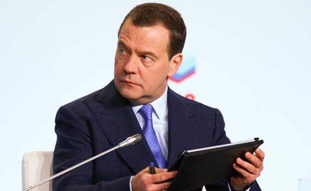 «Десять лет без права переписки»: Дмитрий Медведев допустил запрет соцсетей